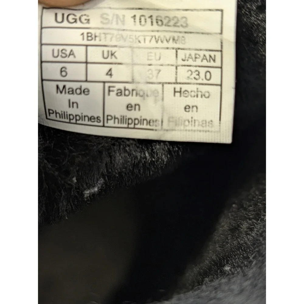 UGG Classic Short II Black Suede Sheepskin Boots 1016223 Womens 6